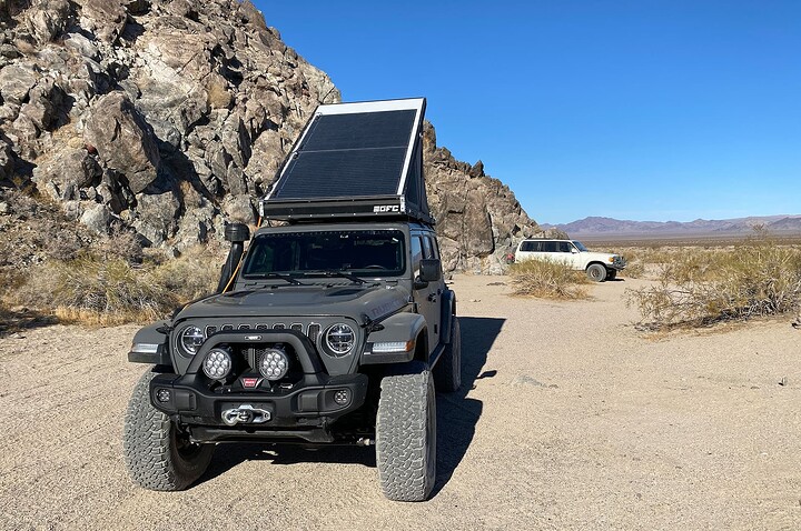 sunflare-xplor-126w-overlanding-solar-panels-001-3928698782