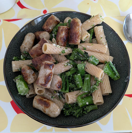 Pasta with cheese, bimi, and Nürnberg sausage