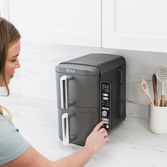 Ninja-SL400UK-InUse-Kitchen-OnCounteNinja-LineUp-Woman