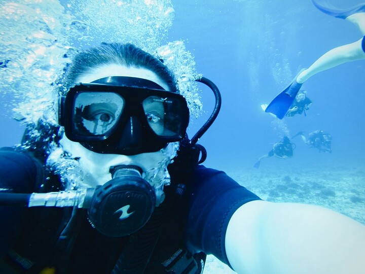 me under water selfie