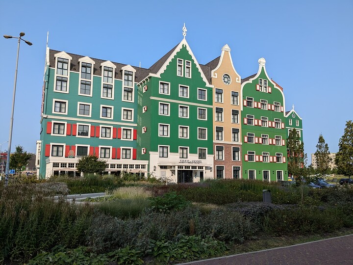 Zaan Hotel