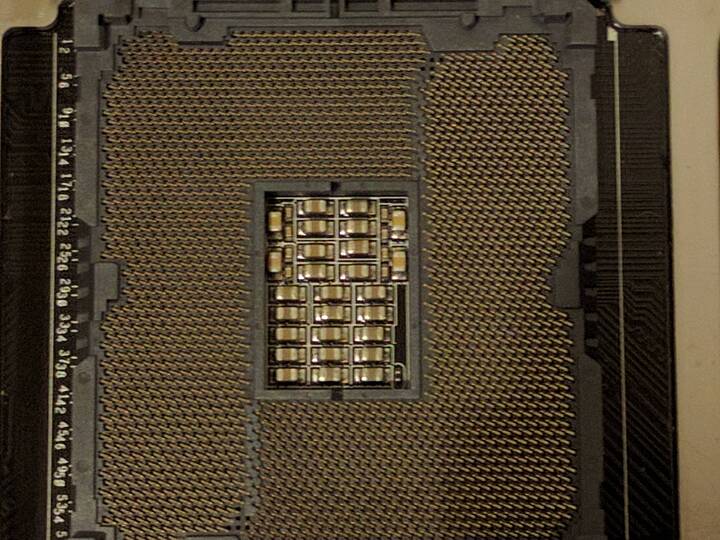 science-and-tech-future-should-borrow-test-bench-components-ask-clerk-show-me-how-to-check-bent-pins-I-really-lucked-out-beca