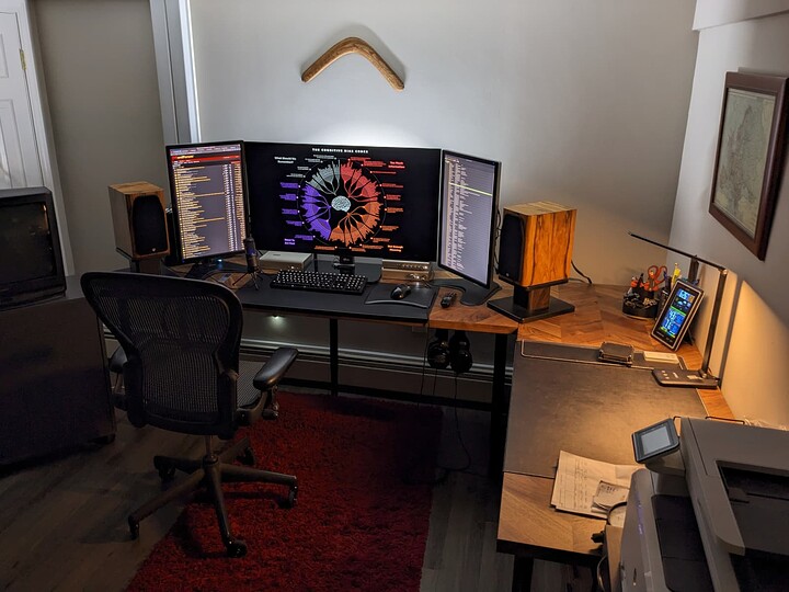 938097_desk_far_sml