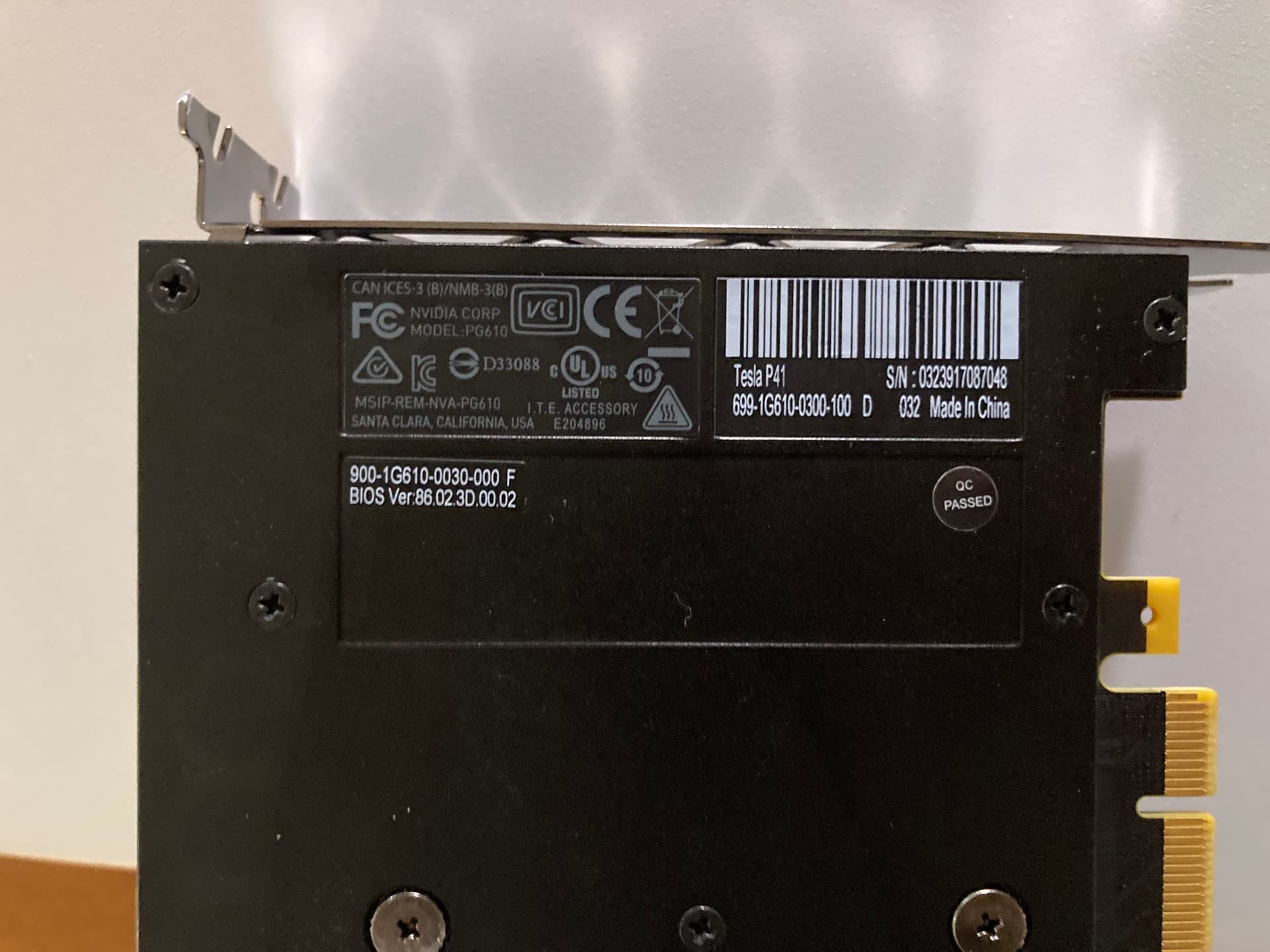 P40/P41 24GB GDDR5 PCI-E 印象深い 3.0 x16 