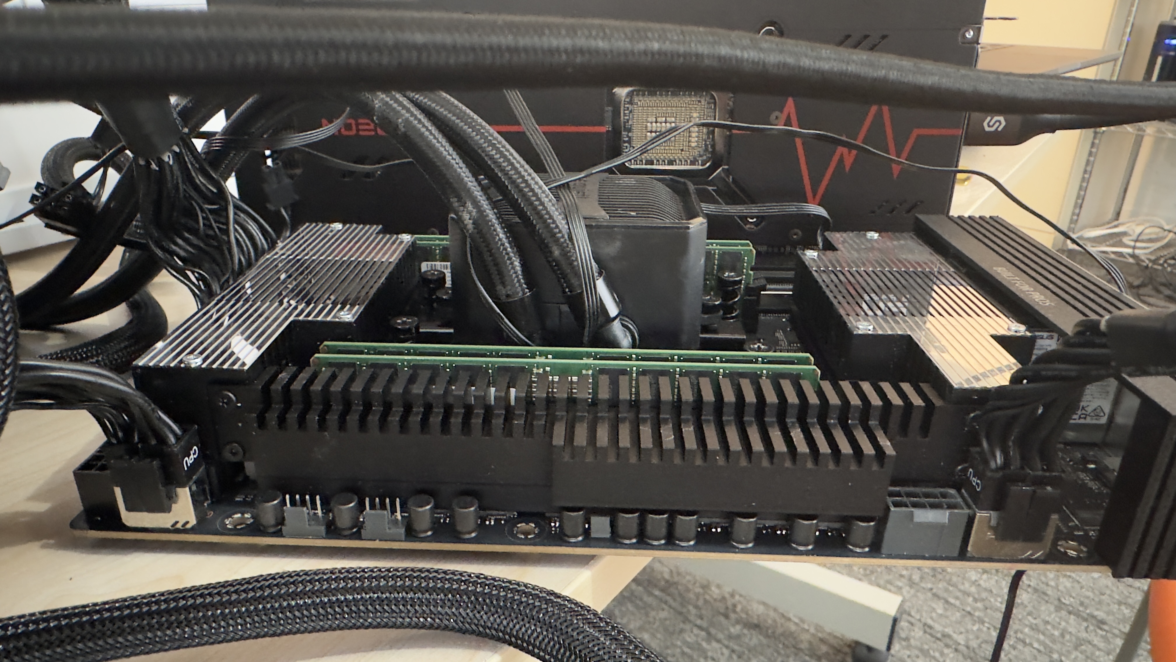 ruruページ Asus Pro WS TRX50-SAGE wifi + RX7900 + Threadripper Pro 7000 WX